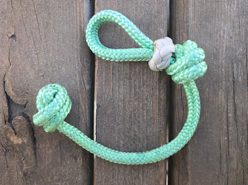 Hardware-free horse rope connector - The Maker Barn Studio