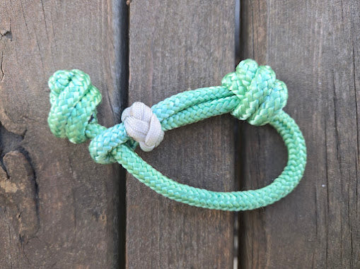 Hardware-free horse rope connector - The Maker Barn Studio